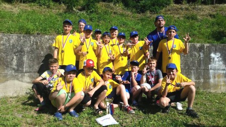 Slovenské bronzové ťaženie mladých hokejbalistov Topoľčian